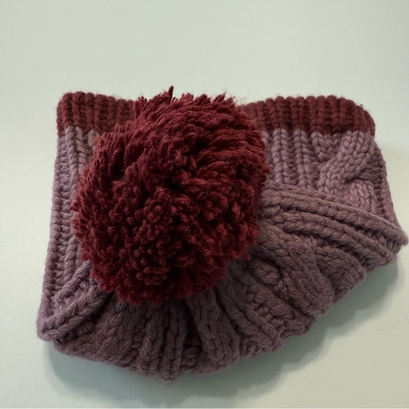 Arc\'teryx Cable Knit Beanie Hat Pom Pom Purple Burgundy Women One Size